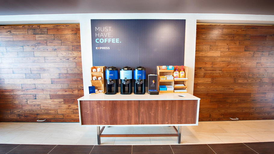 Food & Drinks 5, Holiday Inn Express & Suites Houston SW - Sharpstown By IHG, Houston