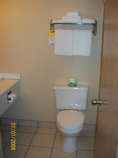 Bathroom 4, Days Inn by Wyndham Moose Jaw, Division No. 7