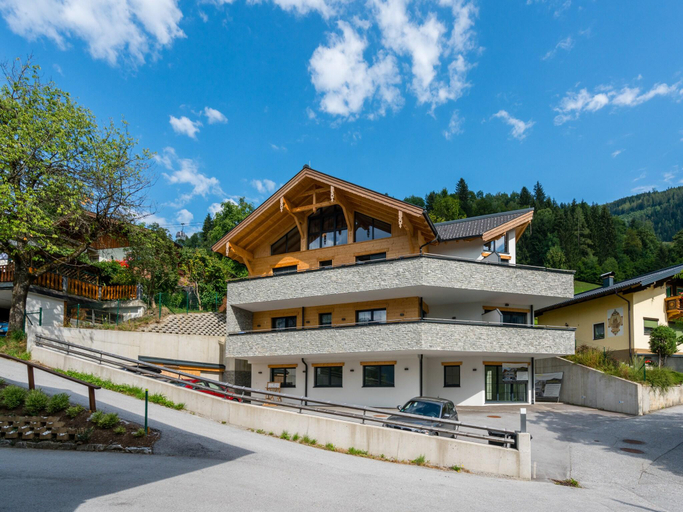 Exterior & Views 1, Apartment Alpendorf near Ski Slopes, Sankt Johann im Pongau