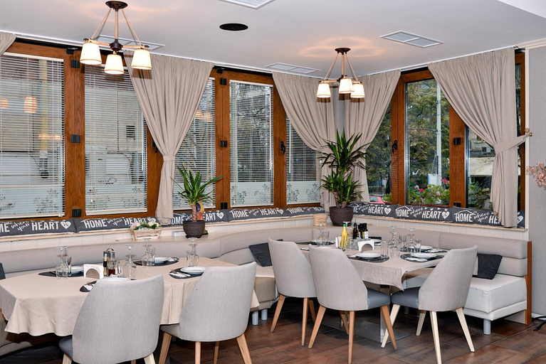 Food & Drinks 4, Hotel Cosmos, Rousse