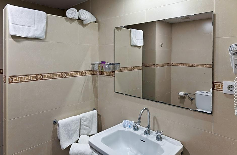 Bathroom 5, Roger de Flor Palace, Girona