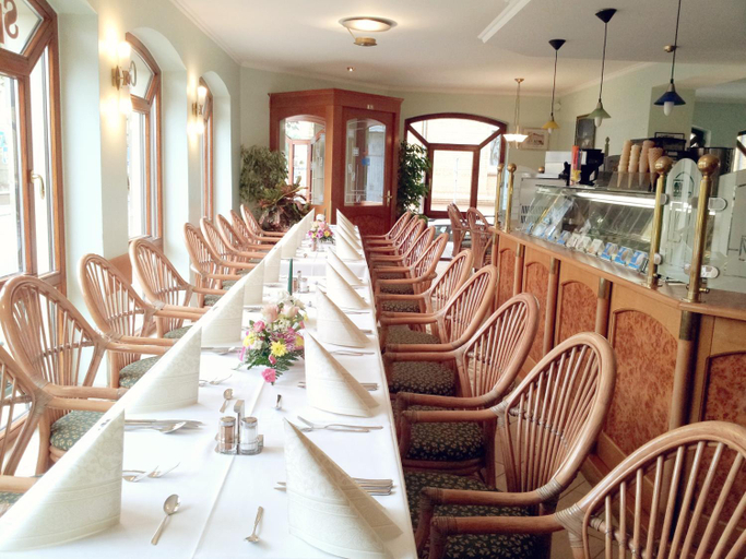 Food & Drinks 3, Hotel Burgas, Salzlandkreis