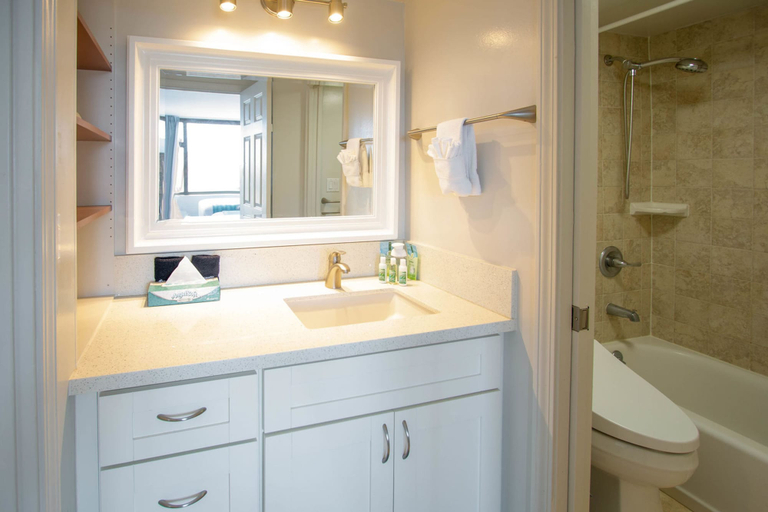 Bathroom 4, Waikiki Banyan - Ocean View Tower 1 Suite 3209, Honolulu