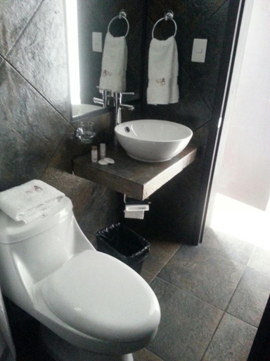 Bathroom 3, Hotel Nukuch Nah, San Cristóbal de las Casas