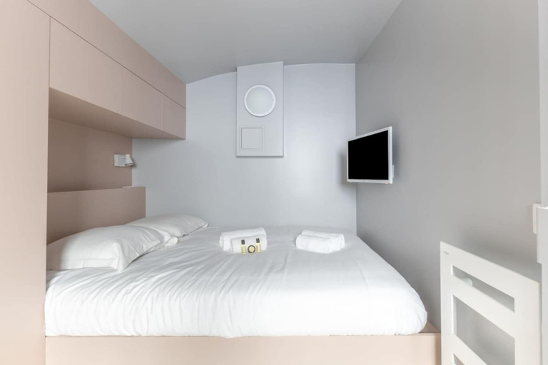 Room 2, Lavie Maison Face Palais Royal, Paris