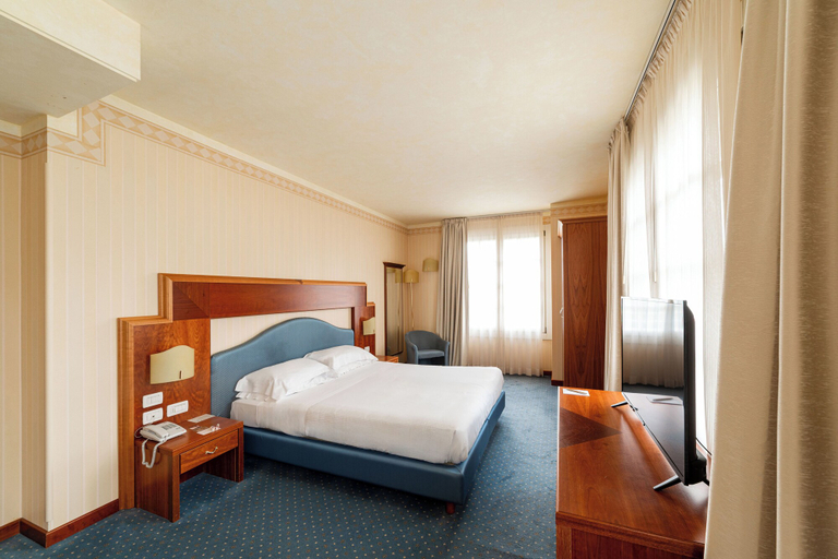 Bedroom 2, PHI Hotel Astoria, Treviso