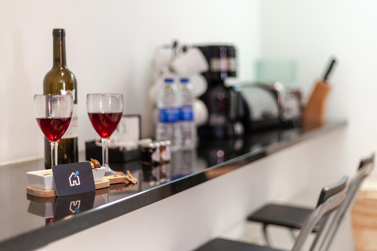 Food & Drinks 5, Iffley Apartment 1, London