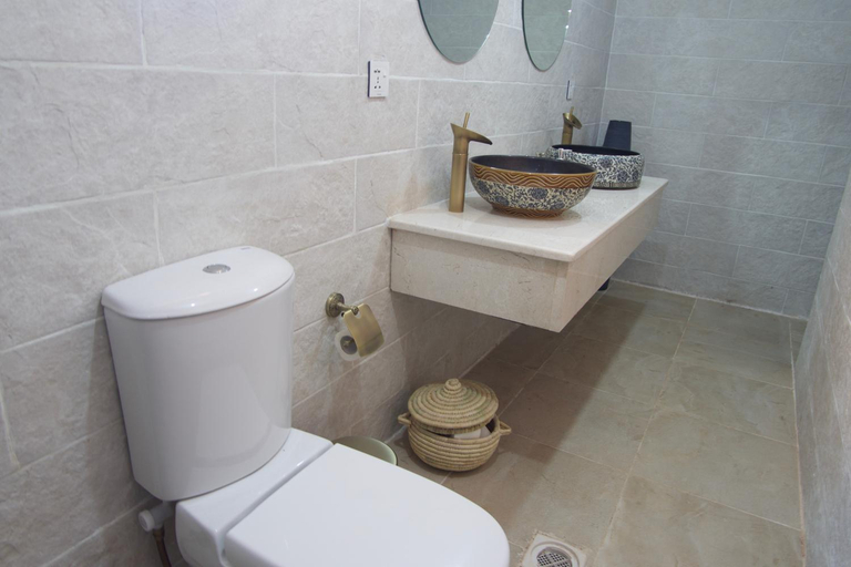 Bathroom 3, Arabian Nights, Aqaba