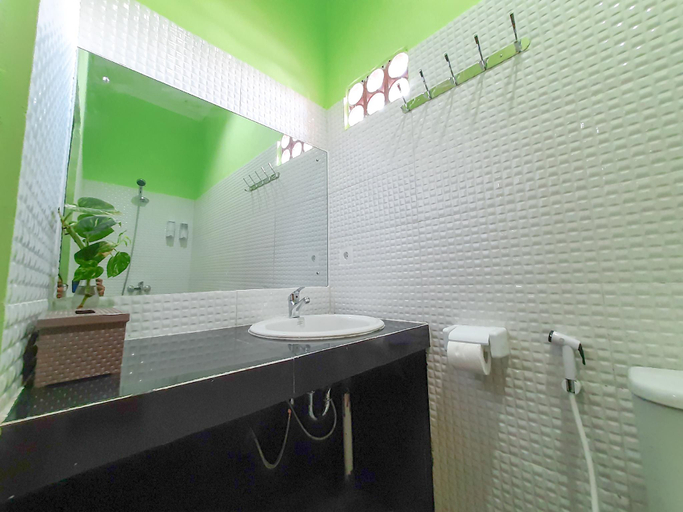 Bathroom 7