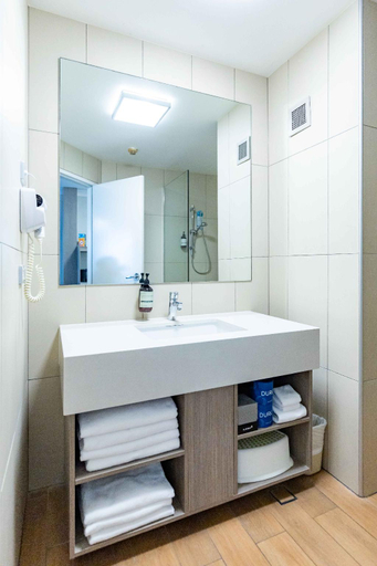 Bathroom 14