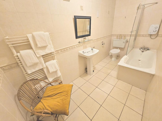 Bathroom 5, The Glenbeigh Hotel
