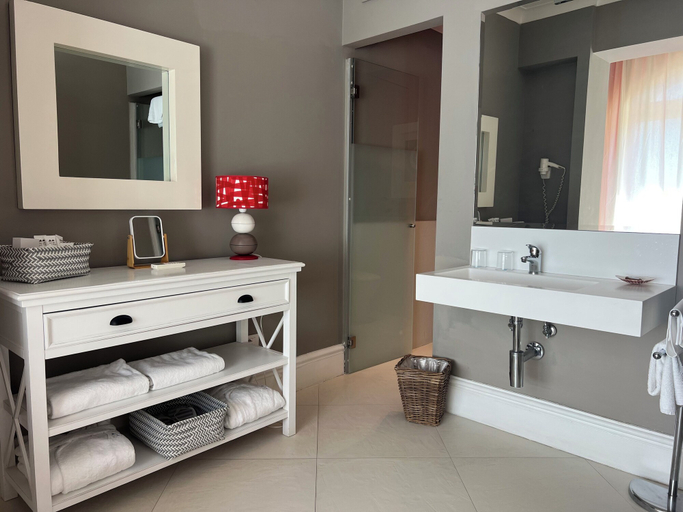 Bathroom 5, Hotel della Piccola Marina, Napoli