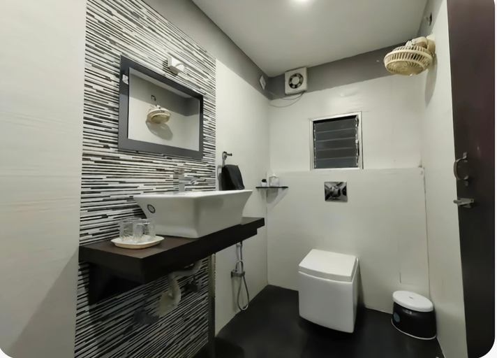 Bathroom 3, Woods & Hills , Jalpaiguri