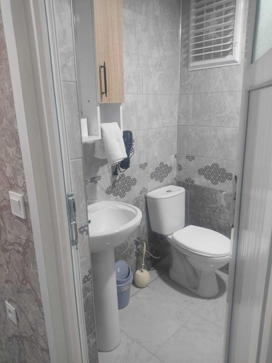 Bathroom 4, Big boss Clas, Merkez