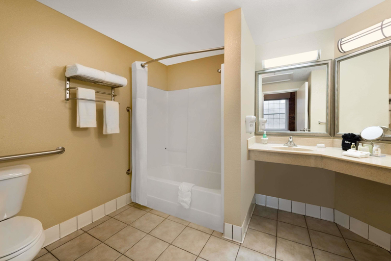 Bathroom 4, Hawthorn Extended Stay by Wyndham Rome, Floyd