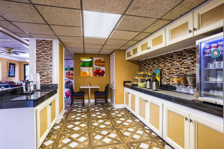 Food & Drinks 5, Hotel Oxford, Lafayette