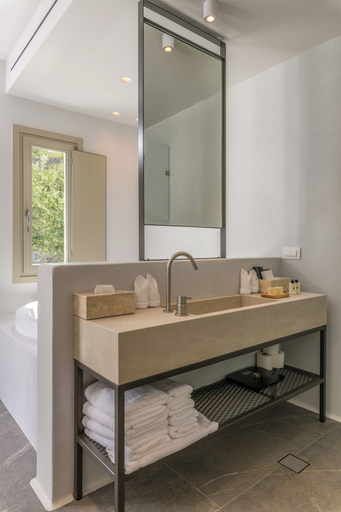 Bathroom 5, Rochari, South Aegean
