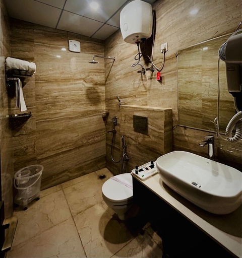 Bathroom, Grand Pinnacle Lucknow, Lucknow