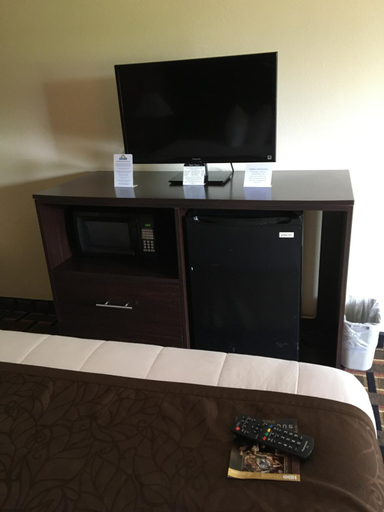 Bedroom 3, Days Inn by Wyndham Brooksville, Hernando