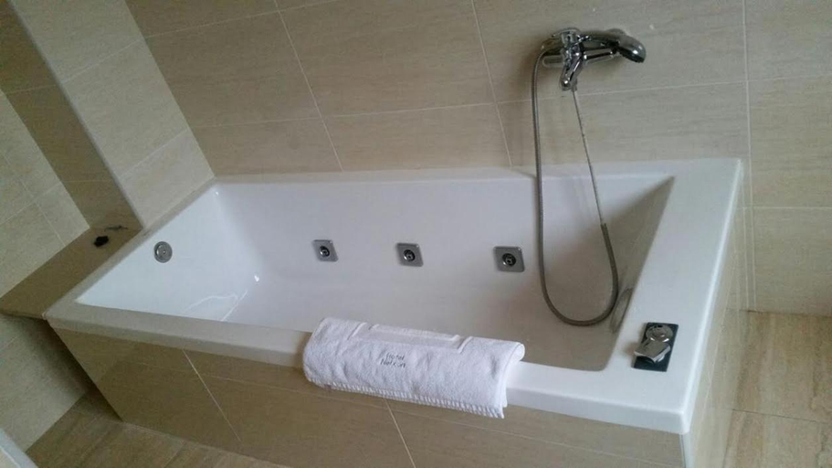 Bathroom, Hotel Rural Neixon, A Coruña