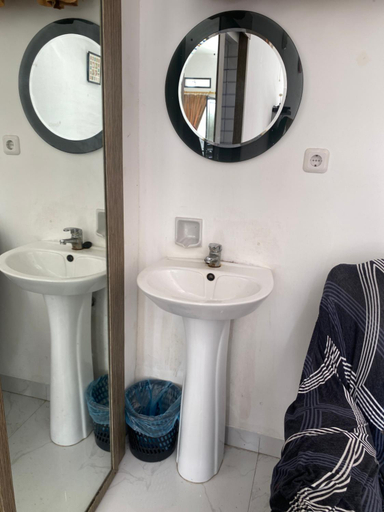 Bathroom 2, Kamar no 1, Bogor