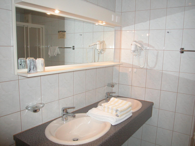 Bathroom, Joglland Hotel Prettenhofer, Hartberg-Fürstenfeld