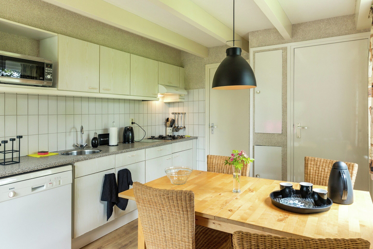 Private kitchen 5, Cozy Holiday Home in Zonnemaire Near Lakebeach, Schouwen-Duiveland