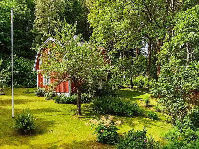 Others 4, person holiday home in KARLSBORG, Karlsborg