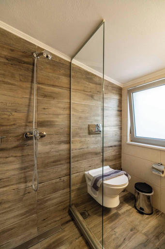 Bathroom 4, Villa Jarko, Crete