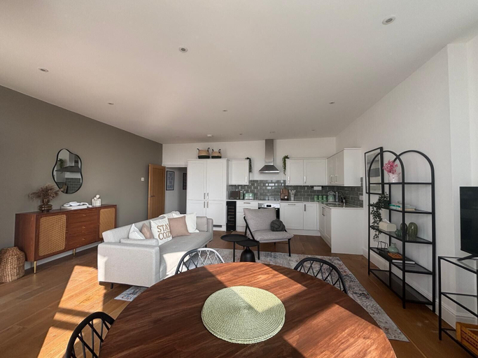 Others 5, Beautiful 2 Bed Apartment on Beach by Urban Roost, West Sussex