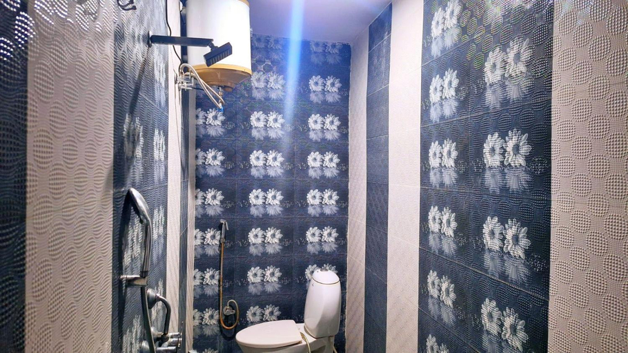 Bathroom 4, Mohit Stay Inn, Varanasi