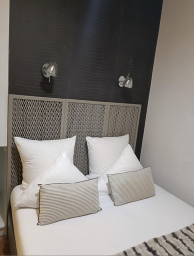 Room 3, Marais Lovely Notre Dame C, Paris