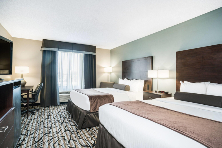 Bedroom 3, Days Inn & Suites by Wyndham Wausau, Marathon