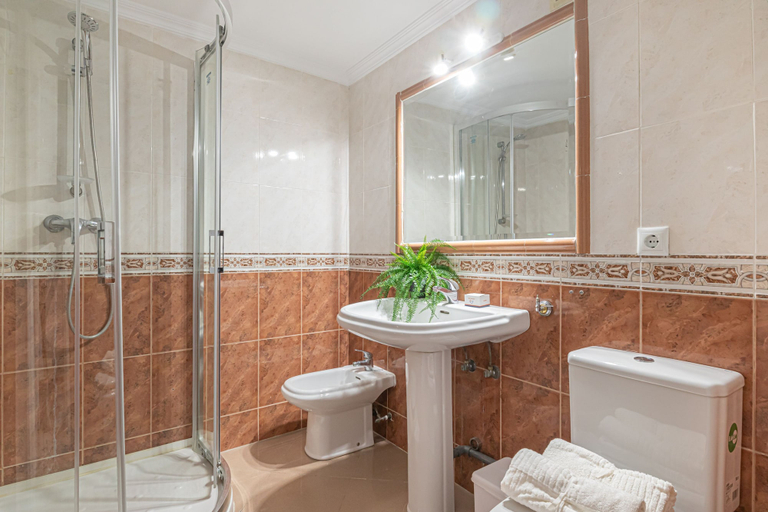 Room 4, Benalbeach With Pools And Seaview, Málaga