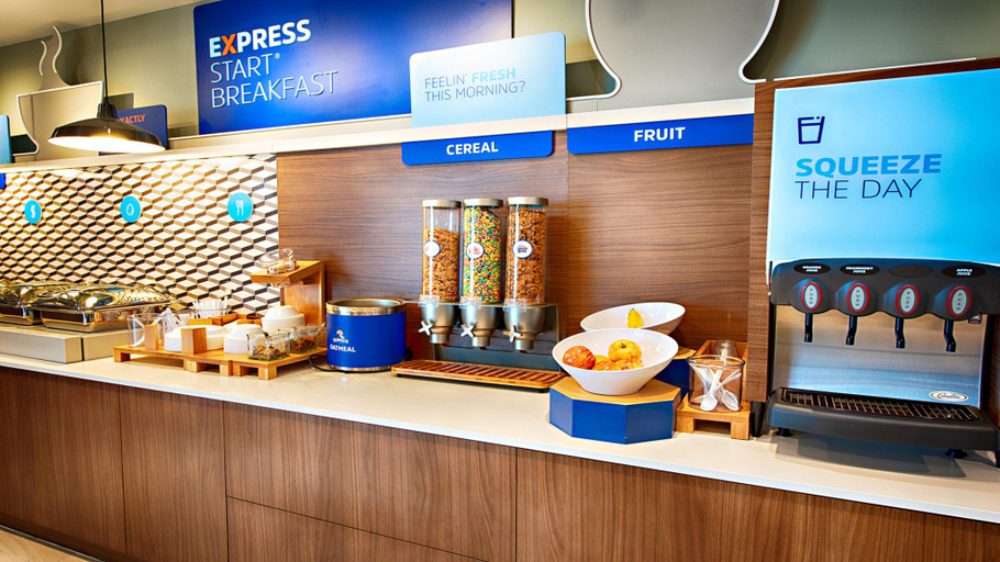 Food & Drinks 4, Holiday Inn Express & Suites Houston SW - Sharpstown By IHG, Houston