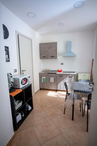 Others 5, NA City Rooms, Napoli