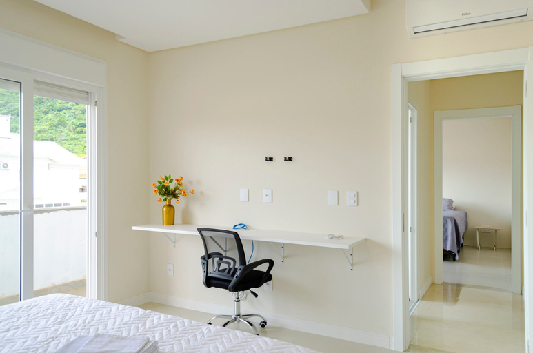 Room 3, Casa em Condom nio Fechado c Wi-fi a 150m da Praia, Florianopolis