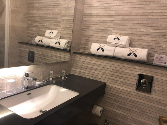 Bathroom 4, Mamba Point Hotel, Western Urban