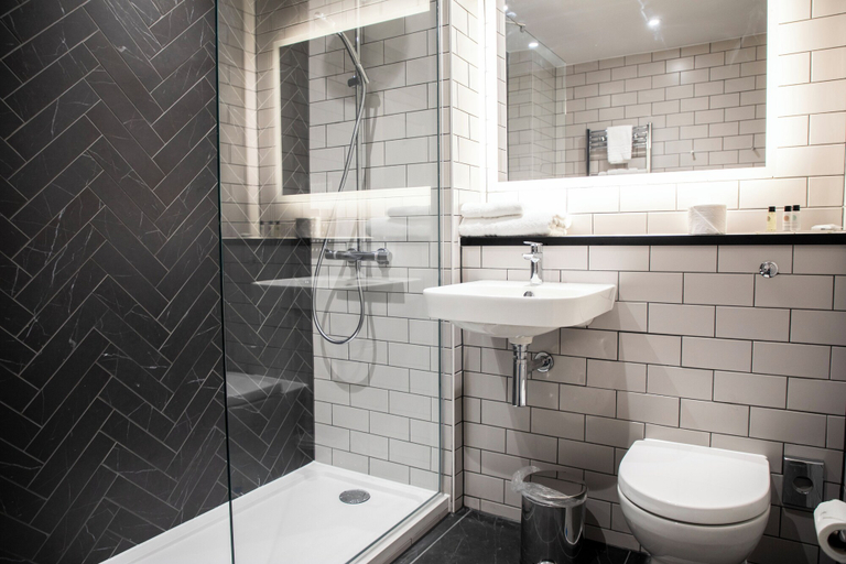 Bathroom 5, Bridgewood Manor, Kent