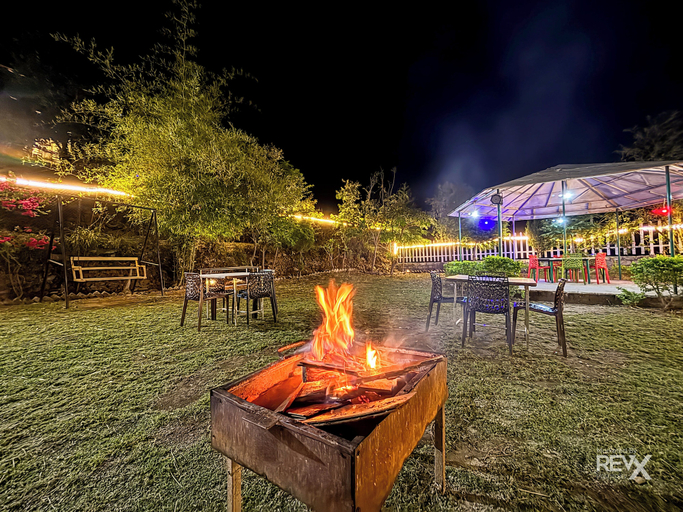 Food & Drinks 5, Winterline Gold Resort, Garhwal