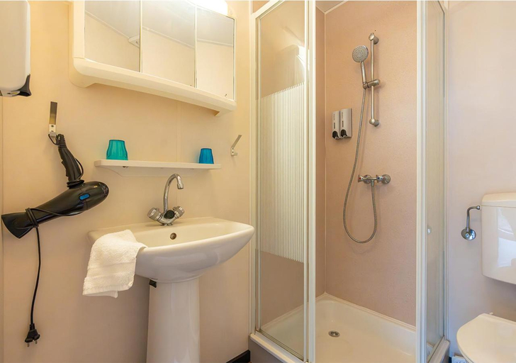 Bathroom, Chaletparc Krabbenkreek Zeeland - Hotel rooms "Terra Mare", Tholen