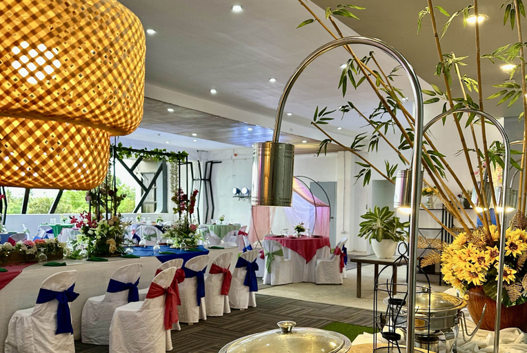 Food & Drinks 5, Soi Suites, Talibon