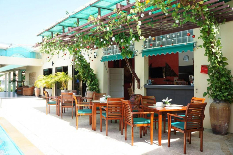 Food & Drinks 4, Oasis Garden and Pool Villa at VIP Chain Resort, Muang Rayong