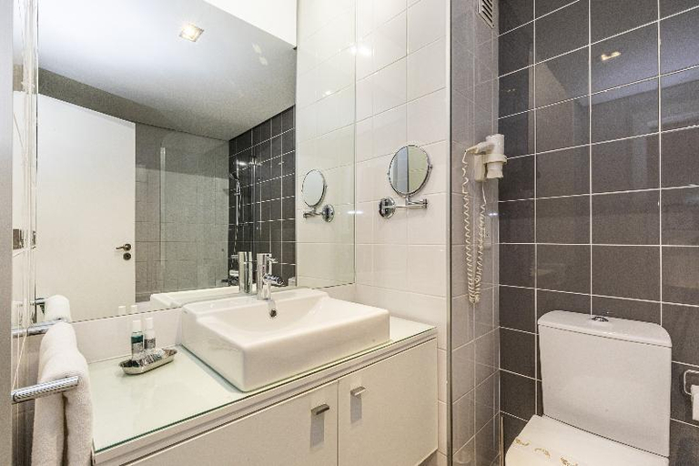 Bathroom 5, Pelican Alvor, Portimão