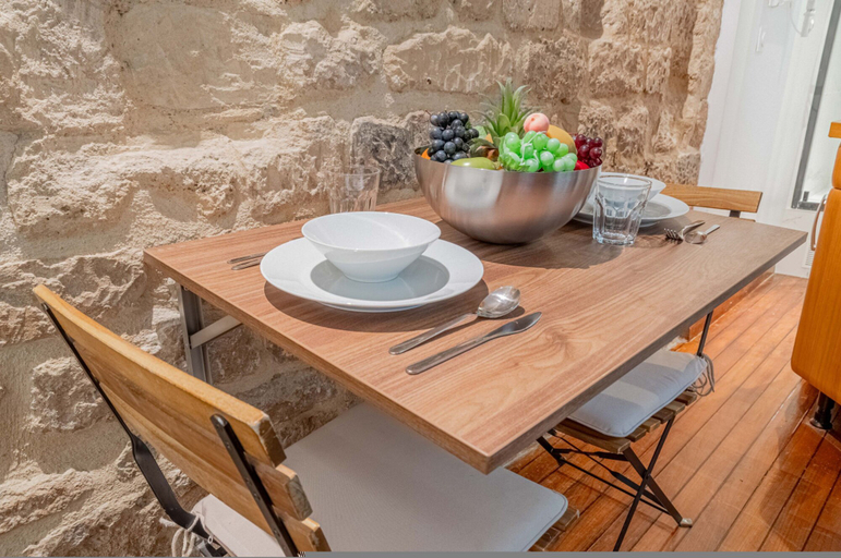 Room 2, Lavie Maison Marais Studio Gem, Paris
