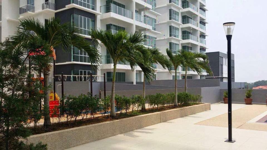 Exterior & Views