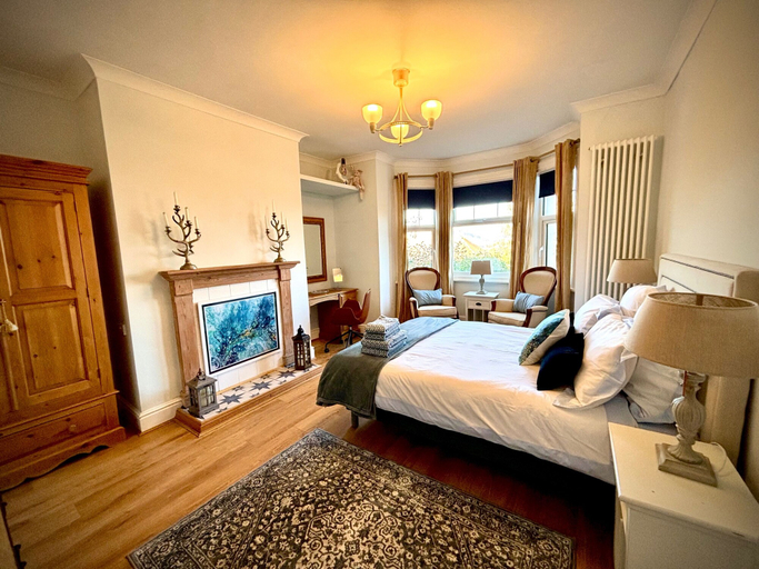 Room 5, 5 Guests - 2 Bedrooms - Free Parking - 1min Beach, Conwy