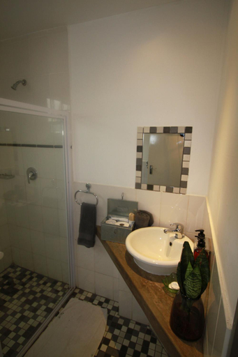 Bathroom 4, The Old House, Chobe