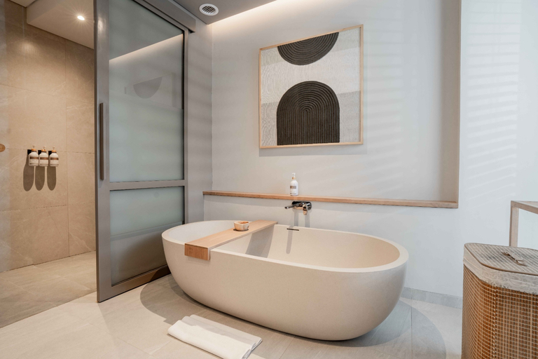 Bathroom 16