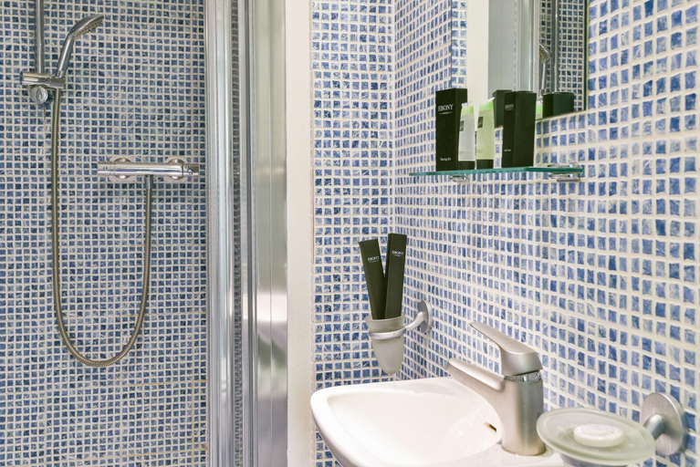 Bathroom 3, Studios2Let - North Gower, London